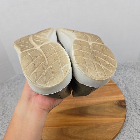 Oofos Womens 10 Oomg eeZee Low Top Taupe Recovery Comfort Casual Slip On Shoe - Picture 11 of 12